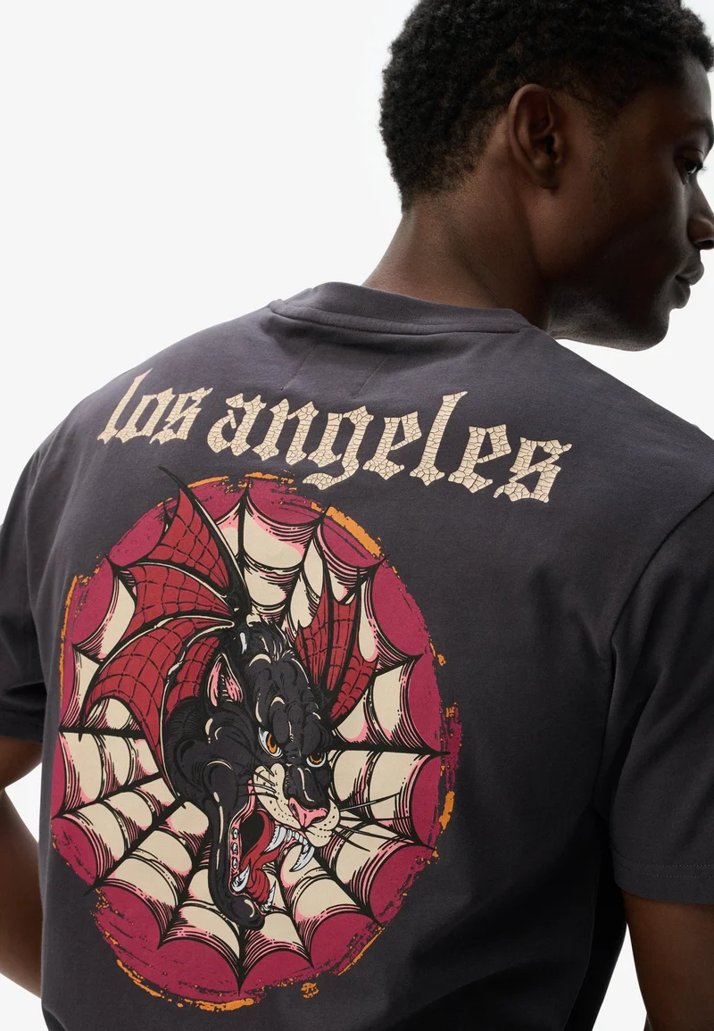 سوبر دراي تيشيرت فضفاض بطبعة وشم